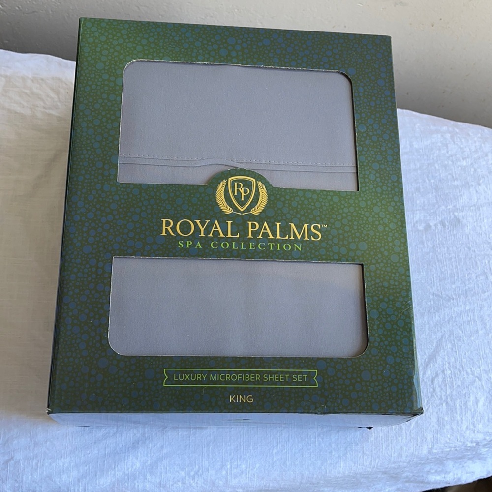 Royal Palms Bed Sheet ( King Size).